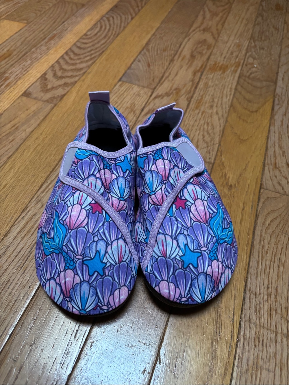 NEW Kids 4.5-5 Water Shoes Purple Pink Blue Shell Print Aqua Socks